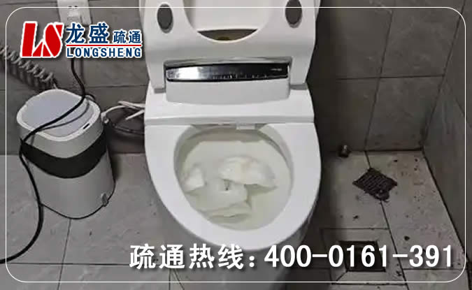 洗手间便器通下水